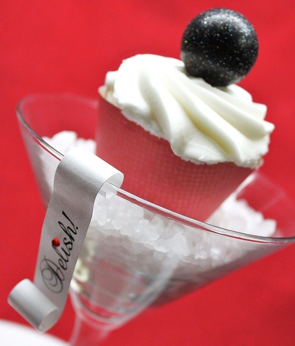 how to dress up cupcakes