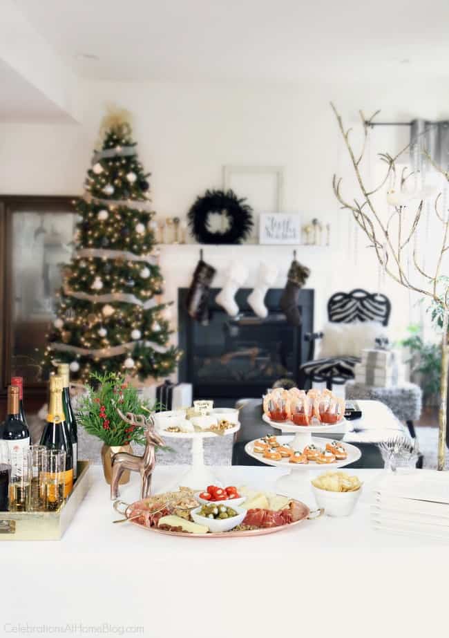 Host an easy cocktail party with these entertaining tips from CelebrationsAtHomeblog.com  #cocktailparty #entertaining #christmasparty #christmas 