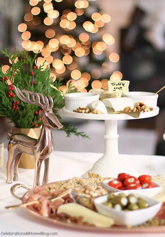 Set up an easy cocktail party with these entertaining tips from CelebrationsAtHomeblog.com  #cocktailparty #entertaining #christmasparty #christmas  Christmas cocktail party tips.