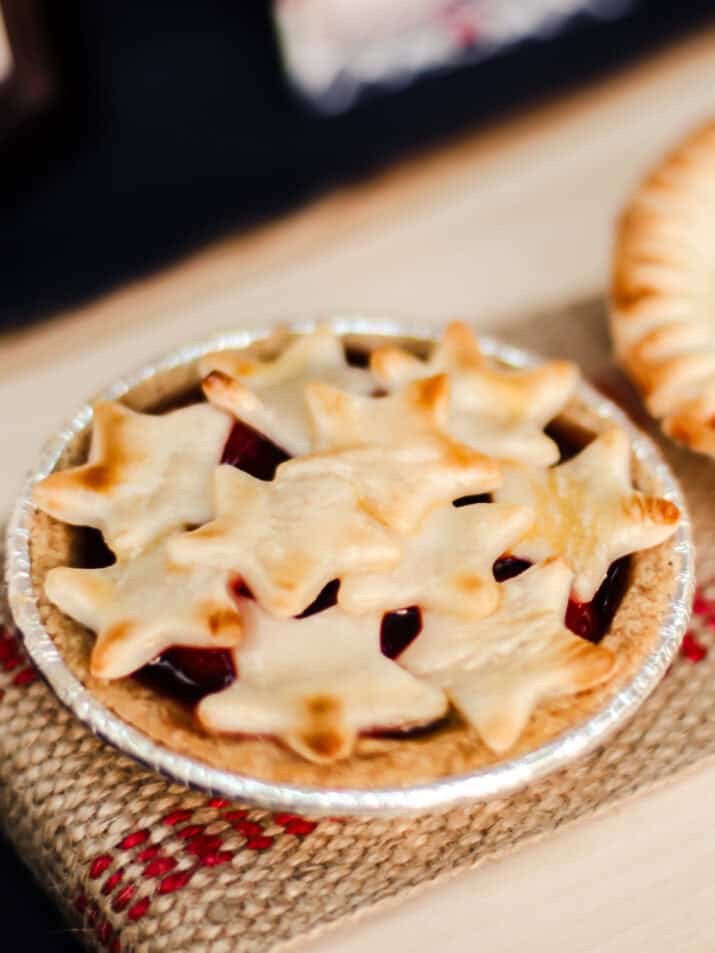mini pie with lots of overlapping star shapes as crust.