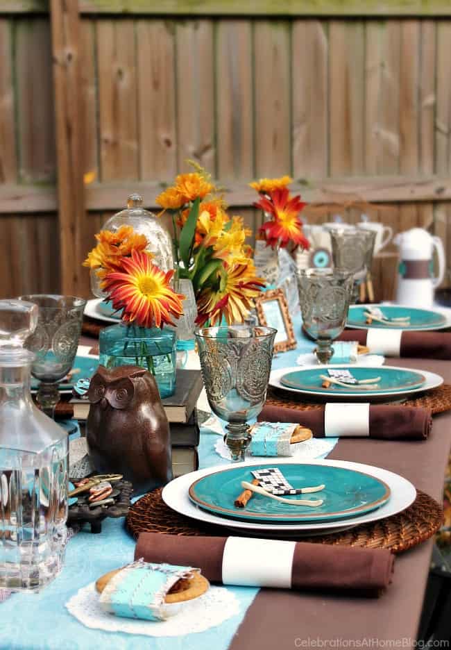 Fall table setting ideas with a modern color palette; Thanksgiving table setting ideas; fall tablescape.