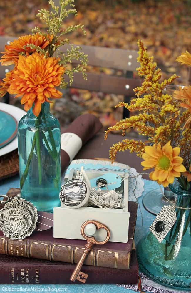 Fall table setting ideas with a modern color palette; Thanksgiving table setting ideas; fall tablescape.