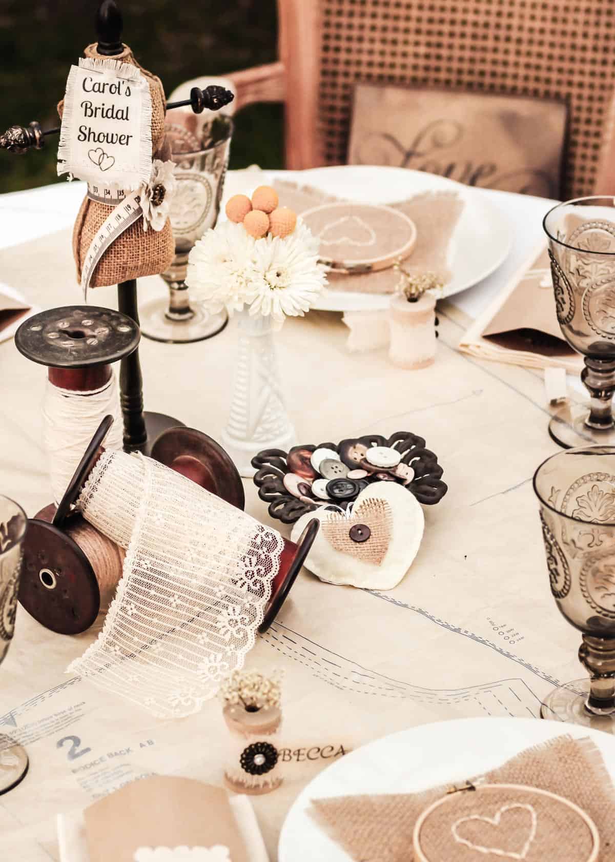 tablescape with shabby chic vintage style decorations.