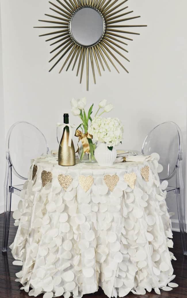 Set a Romantic Table for Two in gold and white, and celebrate Valentine's Day or an anniversary. Includes FREE printable love notes too! #ValentinesDay #goldWhiteTablescape