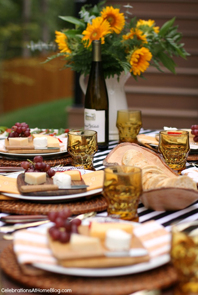 You'll love this tabletop and menu for a dinner party al fresco. Invite your friends and use these ideas as your blueprint for a party. 