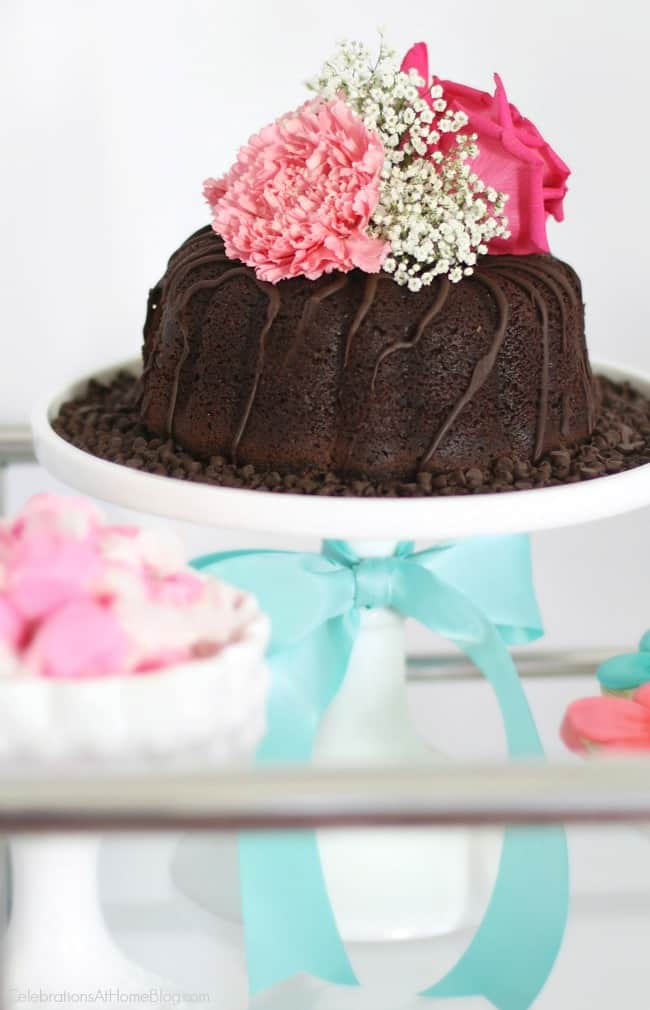 Get ideas from this baby shower inspiration shoot. Lots of decor and tips! Baby shower cake topped with flowers.