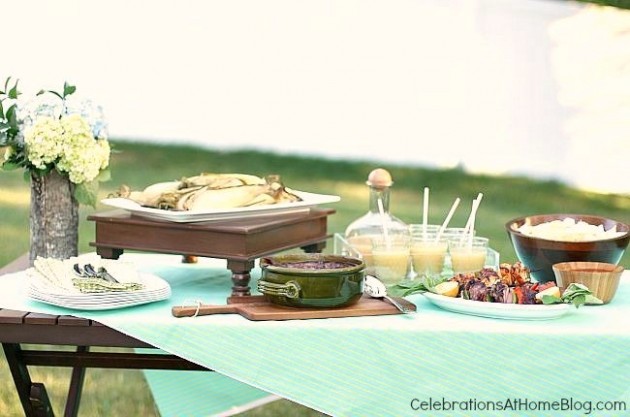 How to Host a Potluck Party Outside (everything you need to know)