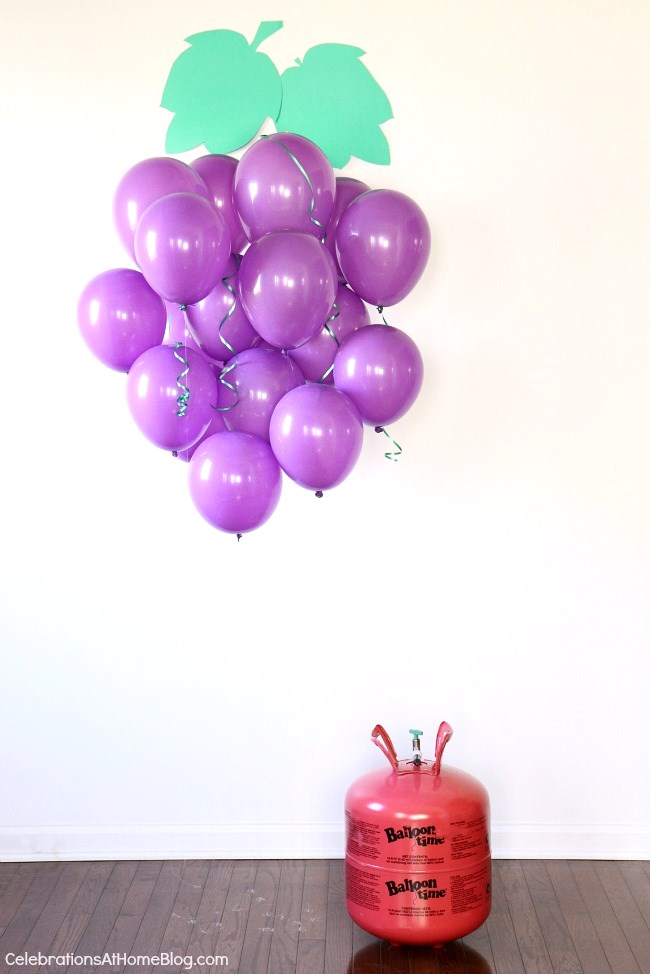 Make this fun and festive balloon 'grape cluster' for a wine tasting party.
