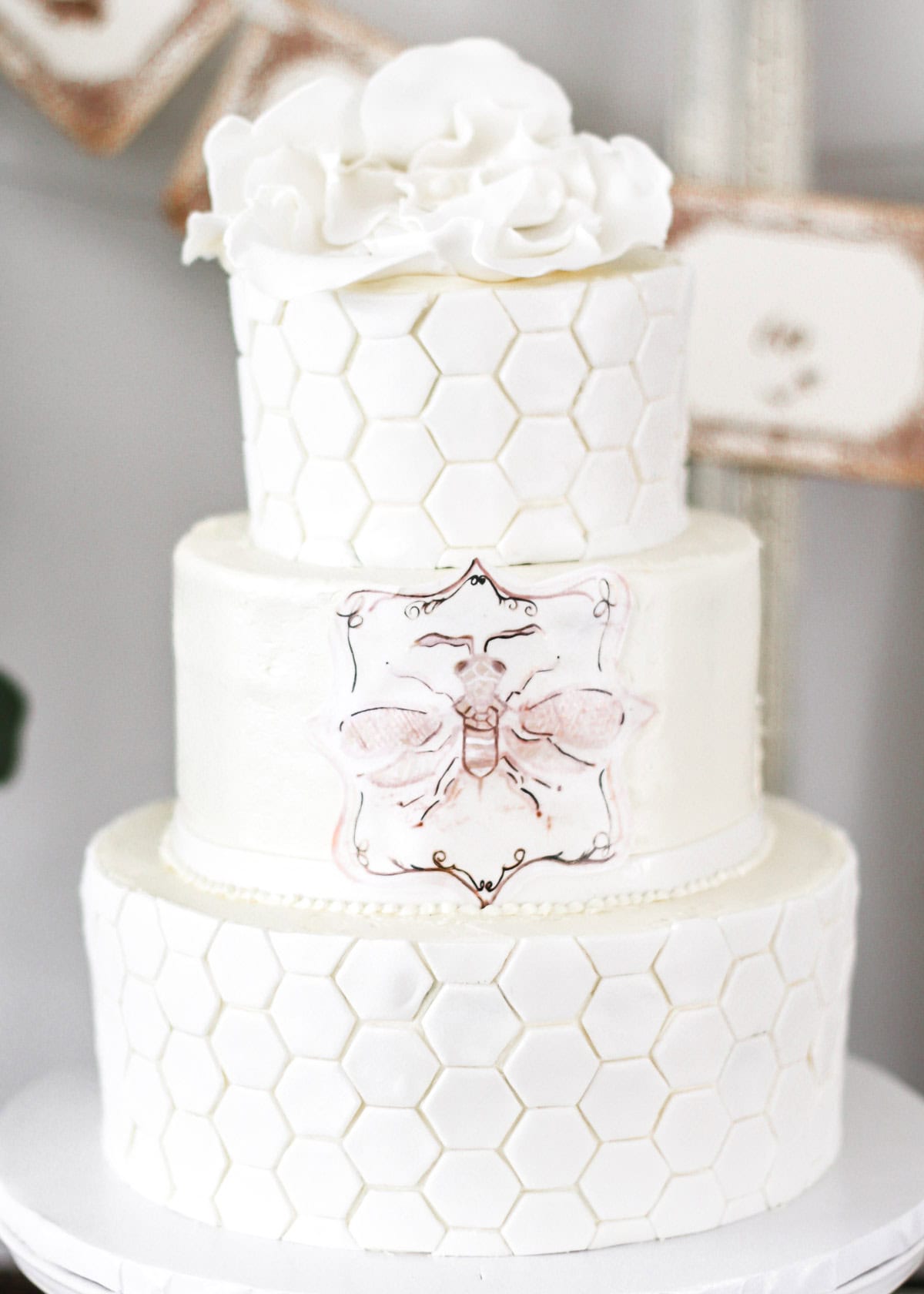bee themed 3-tier white cake.