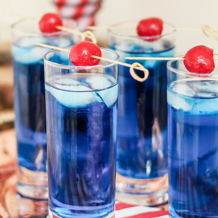 Blue Cocktail for Parties (3 Ingredients) - Celebrations at Home