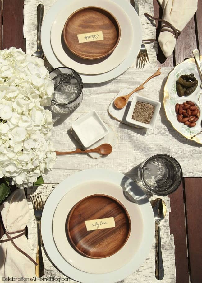 al fresco dinner party table place settings