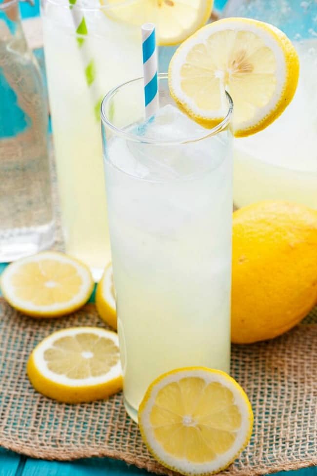 serve your summer party guests this roasted lemonade to quench their thirst. 