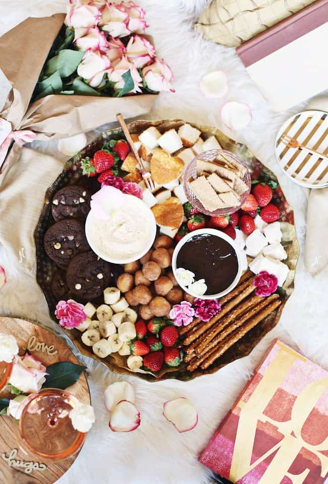 How to Make a Beautiful Dessert Fondue Platter for a Party