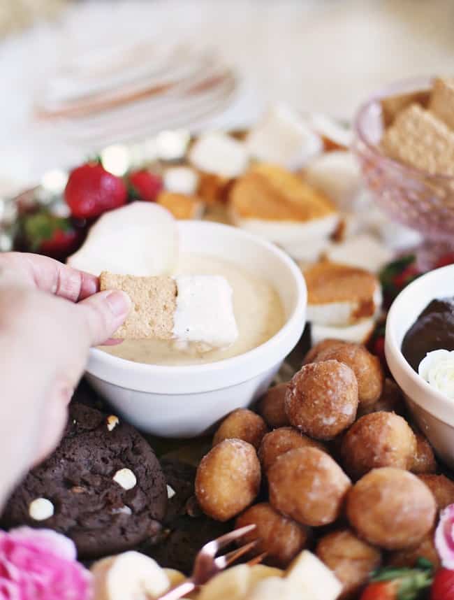 graham cracker dipped in cheesecake fondue recipe