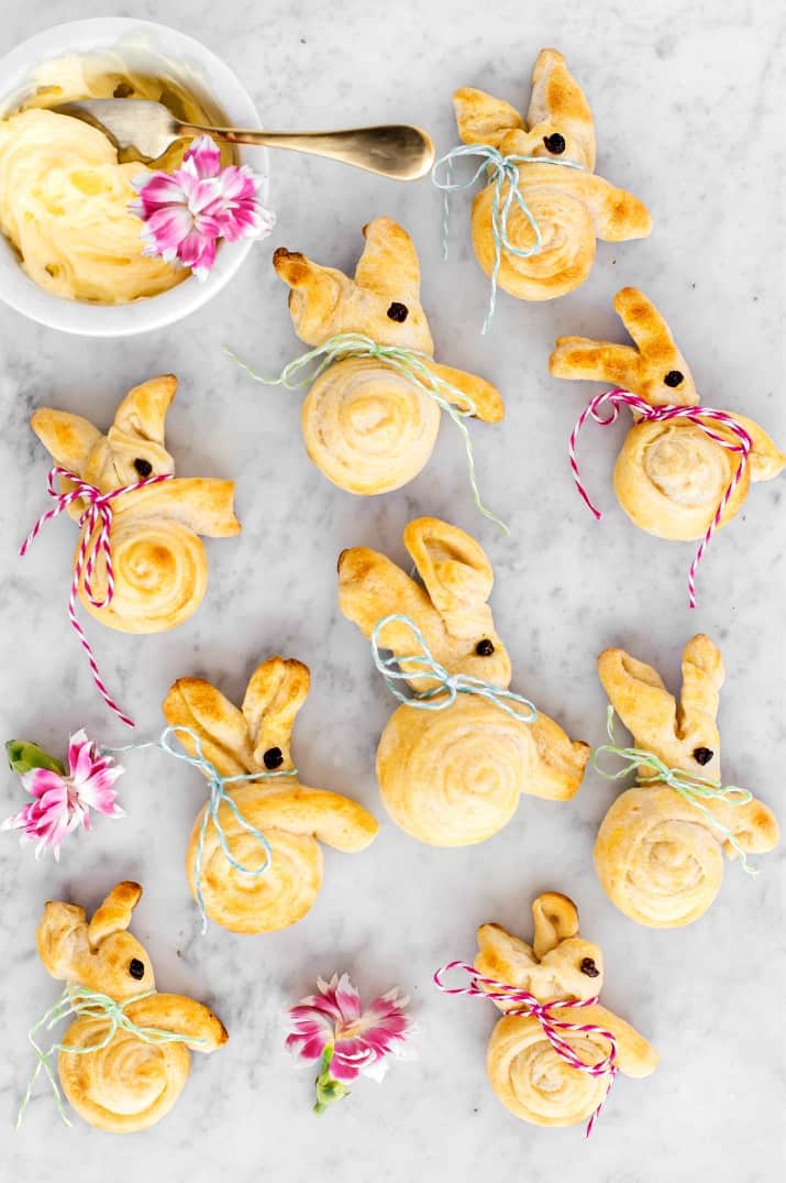 how to make Easter bunny bread rolls, DIY
