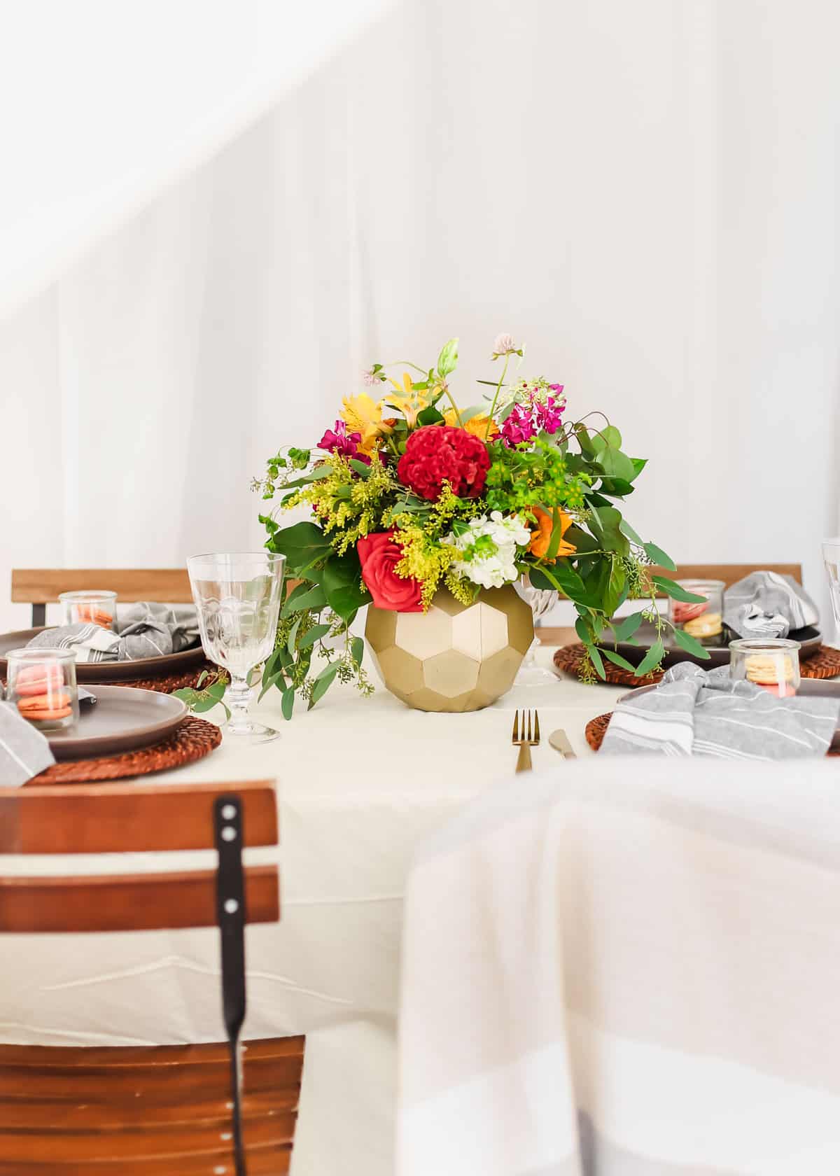 How To: Host A Successful Dinner Party – ApronWarehouse