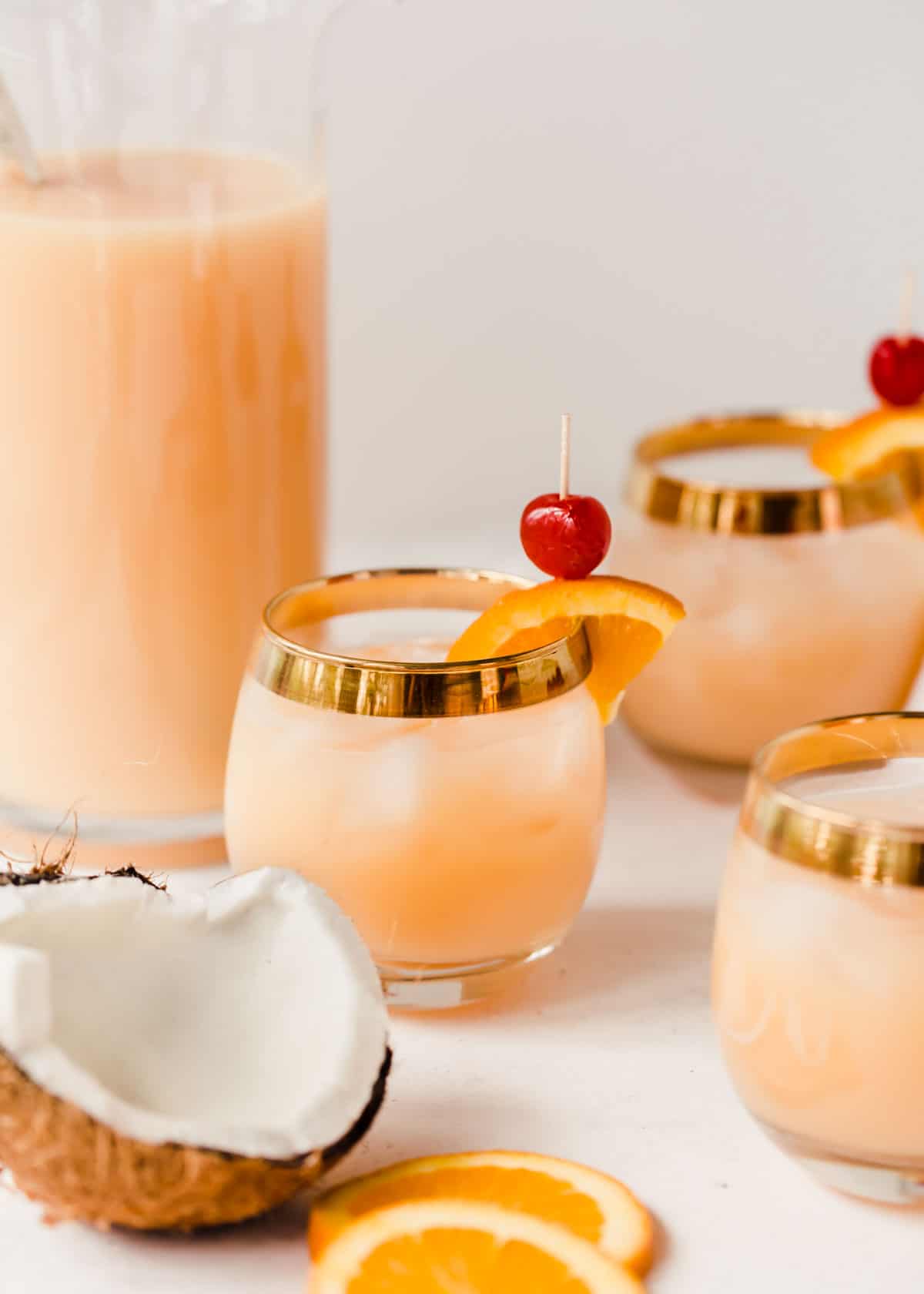 https://celebrationsathomeblog.com/wp-content/uploads/2019/10/easy-cocktail-pitcher-recipes.jpg