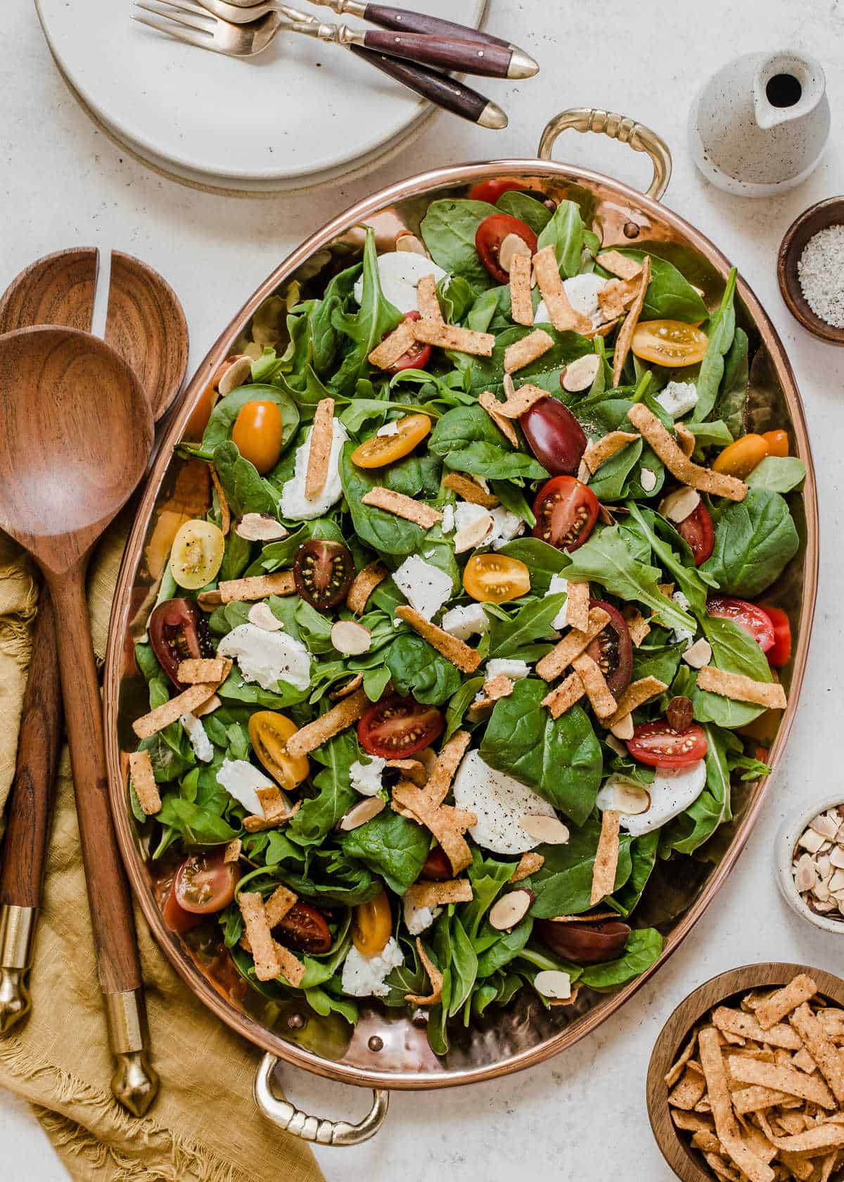 Spinach and Arugula Salad with Tomatoes & Goat Cheese